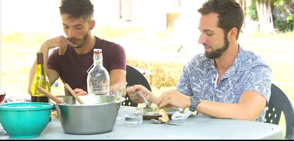 Premiers pas à la ferme pour Mathieu avec Johnny et Alexandre, dans "L'amour est dans le pré 2020", le 28 septembre, sur M6