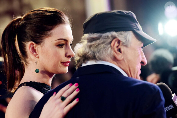 Anne Hathaway et Robert De Niro - Première du film "The Intern" à Londres. Le 27 septembre 2015 