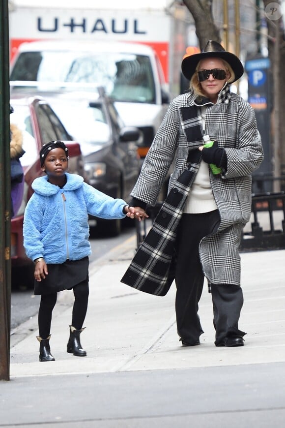 Madonna et une de ses jumelles à New York, le 28 février 2018 