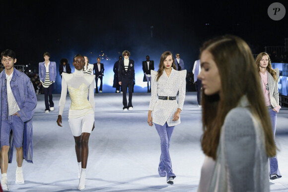 Défilé de mode prêt-à-porter printemps-été 2021 "Balmain" à l'Institut National des Jeunes Sourds à Paris. Le 30 septembre 2020