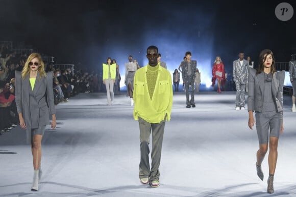 Défilé de mode prêt-à-porter printemps-été 2021 "Balmain" à l'Institut National des Jeunes Sourds à Paris. Le 30 septembre 2020