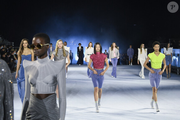 Défilé de mode prêt-à-porter printemps-été 2021 "Balmain" à l'Institut National des Jeunes Sourds à Paris. Le 30 septembre 2020