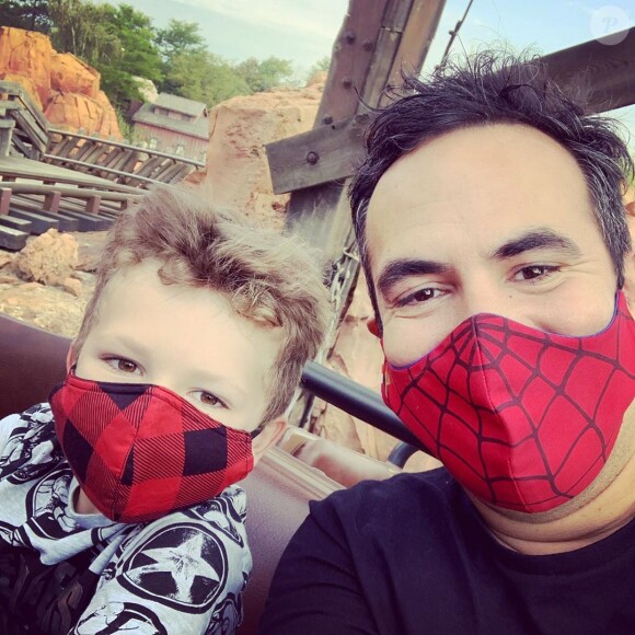 Alex Goude avec son fils Elliot à Disney, le 21 septembre 2020