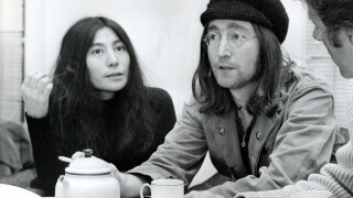 John Lennon : Son ex-assistant profite de sa mort, Yoko Ono l'attaque en justice