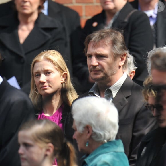 Joely Richardson et Liam Neeson lors des funérailles de Corin Redgrave à Londres le 12 avril 2010