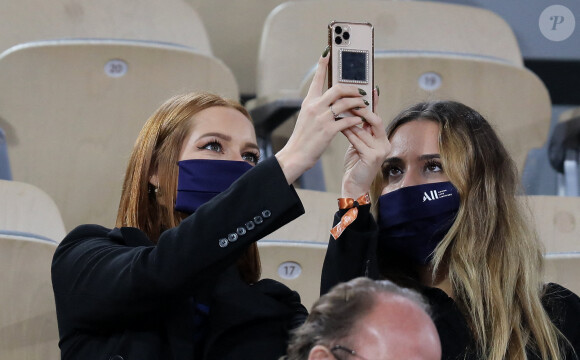 La Miss France 2018 Maëva Coucke en tribune lors des internationaux de tennis de Roland Garros à Paris le 4 octobre 2020. © Dominique Jacovides / Bestimage