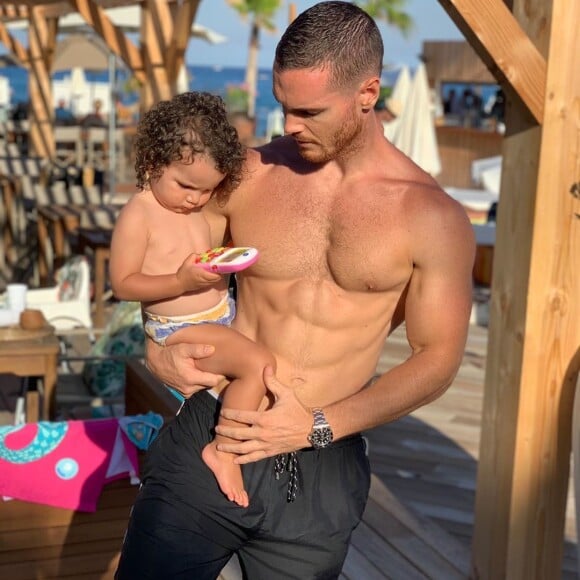 Oliver, le mari de Wafa, avec leur fille Jenna, le 21 juin 2020