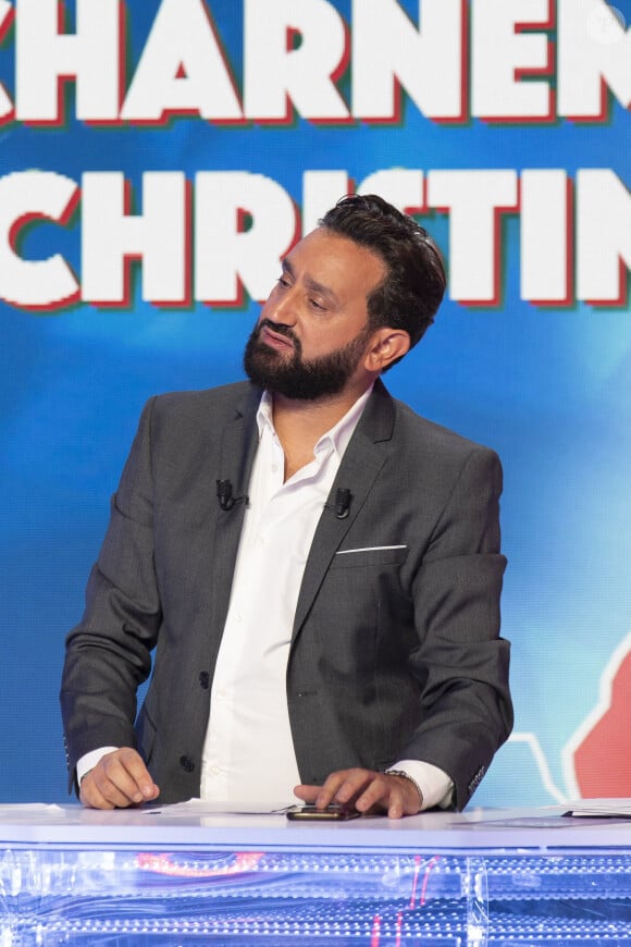 Exclusif - Cyril Hanouna sur le plateau de l'émission TPMP (Touche pas à mon post) en direct sur C8 le 1er octobre 2020. © Jack Tribeca / Bestimage 