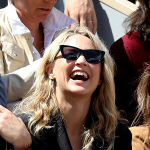 Virginie Efira et son compagnon Niels Schneider - Célébrités dans les tribunes des internationaux de France de tennis de Roland Garros à Paris, France, le 8 juin 2019. © Jacovides / Moreau / Bestimage