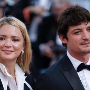 Niels Schneider et sa compagne Virginie Efira - Montée des marches du film "Hors Normes" pour la clôture du 72e Festival International du Film de Cannes. Le 25 mai 2019.
