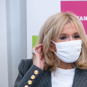 le Président Emmanuel Macron et sa femme Brigitte Macron visitent la plateforme Handicap Repit des aidants (Phare) à Paris le 6 octobre 2020. © Jacques Witt/Pool/Bestimage 