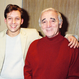 Archives- Charles Aznavour dans les loges avec son fils Mischa - Dernier concert de Charles Aznavour au Palais des Congrès à Paris.