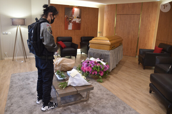 Pendant deux jours, le public peut se rendre à la Maison Funéraire de Paris pour rendre hommage au couturier Japonais Kenzo Takada décédé le 4 octobre des suites de l'épidémie de Coronavirus (COVID-19). Paris le 6 octobre 2020.