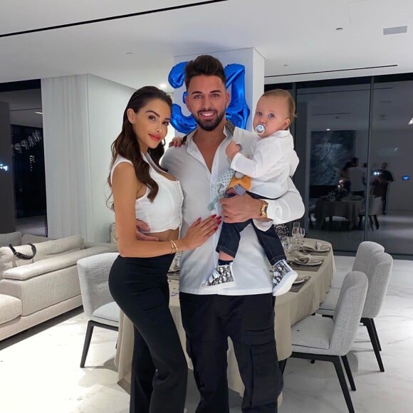 Nabilla en famille sur Instagram