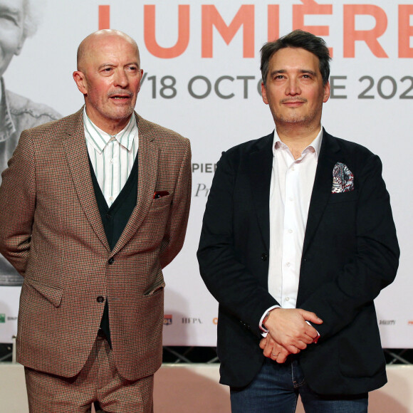 Jacques Audiard et Stéphane Audiard lors du photocall de la cérémonie d'ouverture de la 12e édition du festival Lumière à la Halle Tony Garnier à Lyon le 10 octobre 2020. © Pascal Fayolle / Bestimage