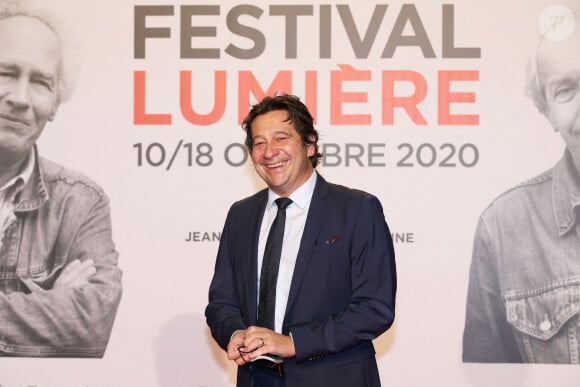 Laurent Gerra lors du photocall de la cérémonie d'ouverture de la 12e édition du festival Lumière à la Halle Tony Garnier à Lyon le 10 octobre 2020. © Pascal Fayolle / Bestimage