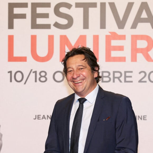 Laurent Gerra lors du photocall de la cérémonie d'ouverture de la 12e édition du festival Lumière à la Halle Tony Garnier à Lyon le 10 octobre 2020. © Pascal Fayolle / Bestimage