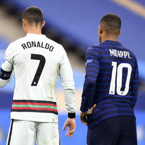Cristiano Ronaldo et Kylian Mbappé lors du match de Ligue des Nations France / Portugal (0-0) au stade de France. Saint-Denis, le 11 octobre 2020. © FEP / Panoramic / Bestimage