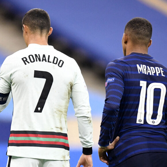 Cristiano Ronaldo et Kylian Mbappé lors du match de Ligue des Nations France / Portugal (0-0) au stade de France. Saint-Denis, le 11 octobre 2020. © FEP / Panoramic / Bestimage