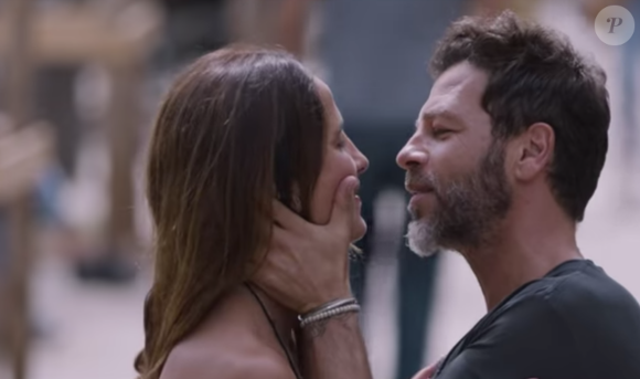Christophe Maé et sa femme Nadège dans son dernier clip Les Gens sur Youtube (octobre 2019).