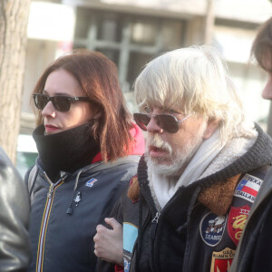 Lolita Séchan et son père le chanteur Renaud - Obsèques de Thierry Séchan (frère du chanteur Renaud) au cimetière du Montparnasse à Paris le 16 janvier 2019.