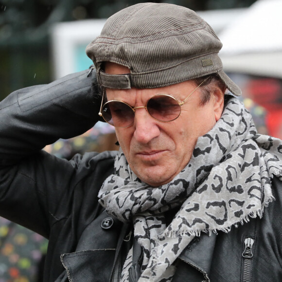 Francis Lalanne - Sorties des obsèques de Juliette Gréco en l'église Saint-Germain-des-Prés. Le 5 octobre 2020 © Jacovides-Moreau / Bestimage