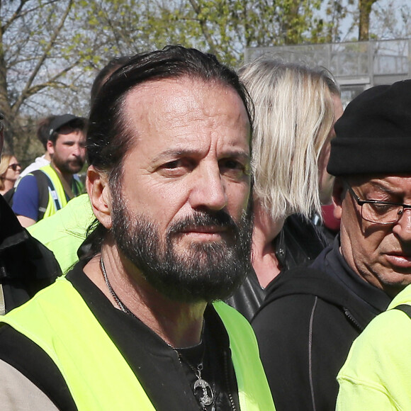 Francis Lalanne prend part à la manifestation des Gilets Jaunes acte 20 à Bordeaux, le 30 mars 2019. ©Patrick Bernard / Bestimage