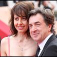 François Cluzet et sa femme Valérie Bonneton - Montée des marches du film "A l'origine" au 62e Festival de Cannes. 