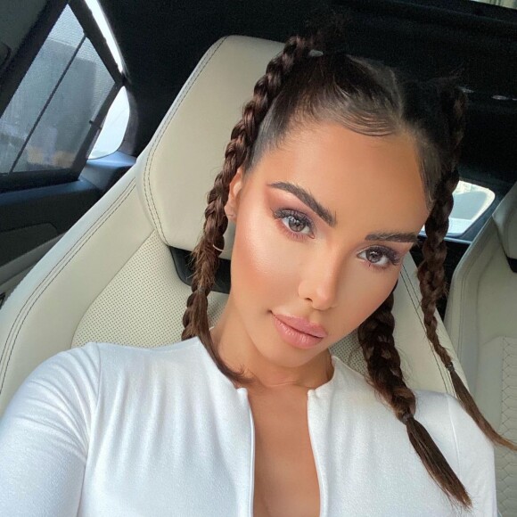 Nabilla, ancienne candidate de télé-réalité devenue business woman et heureuse maman de son petit Milann (1 an), fruit de ses amours avec son mari Thomas Vergara.