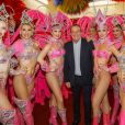 Le journaliste et présentateur de télévision français Jean-Pierre Pernaut pose avec les danseuses du Moulin Rouge à Paris, France, le 31 janvier 2019. © Marc Ausset-Lacroix/Bestimage