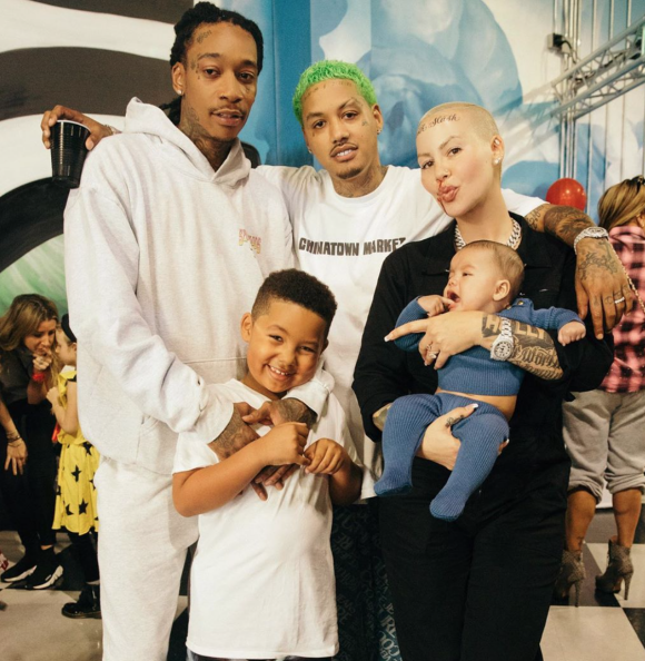 Amber Rose, son compagnon Alexander Richards, son ex-mari Wiz Khalifa, et leurs enfants Sebastian et Slash photographiés par Kevin Wong. Février 2020.