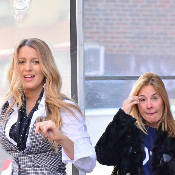 Blake Lively quitte un coffee shop, après avoir assisté à un défilé lors de la New York Fashion Week (4 - 12 février 2020), le 12 février 2020.