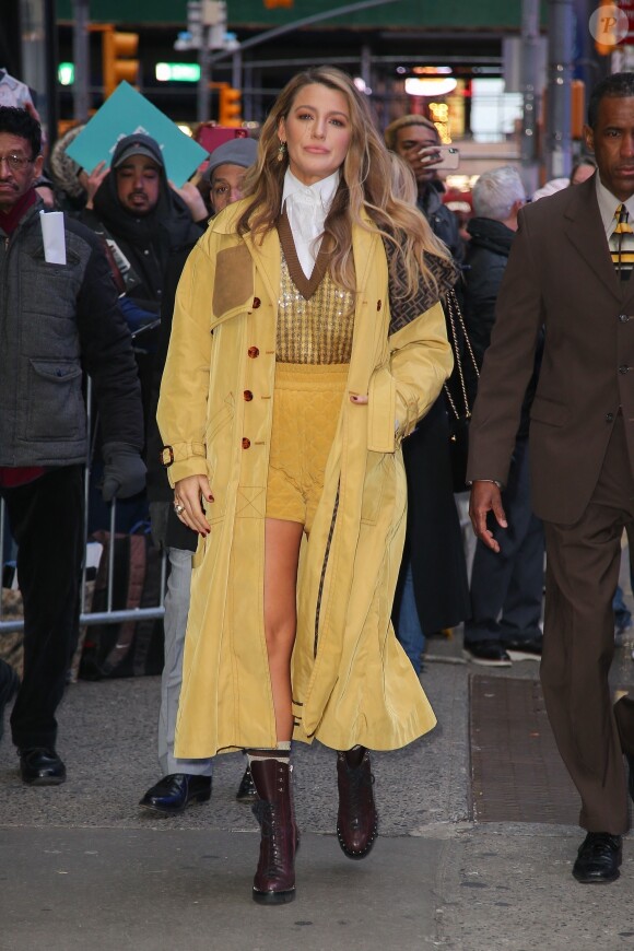 Blake Lively porte un manteau Fendi et des bottes Valentino en arrivant à l'enregistrement de l'émission "Good Morning America" à New York, le 28 janvier 2020.