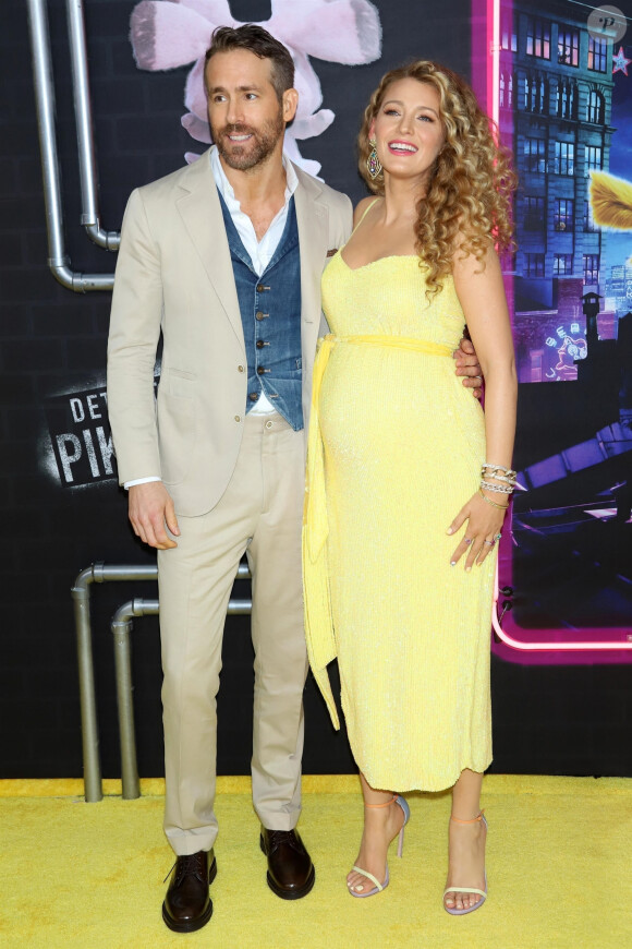 Ryan Reynolds et sa femme Blake Lively enceinte à la première de "Pokemon Detective Pikachu" au Military Island sur Times Square à New York, le 2 mai 2019.