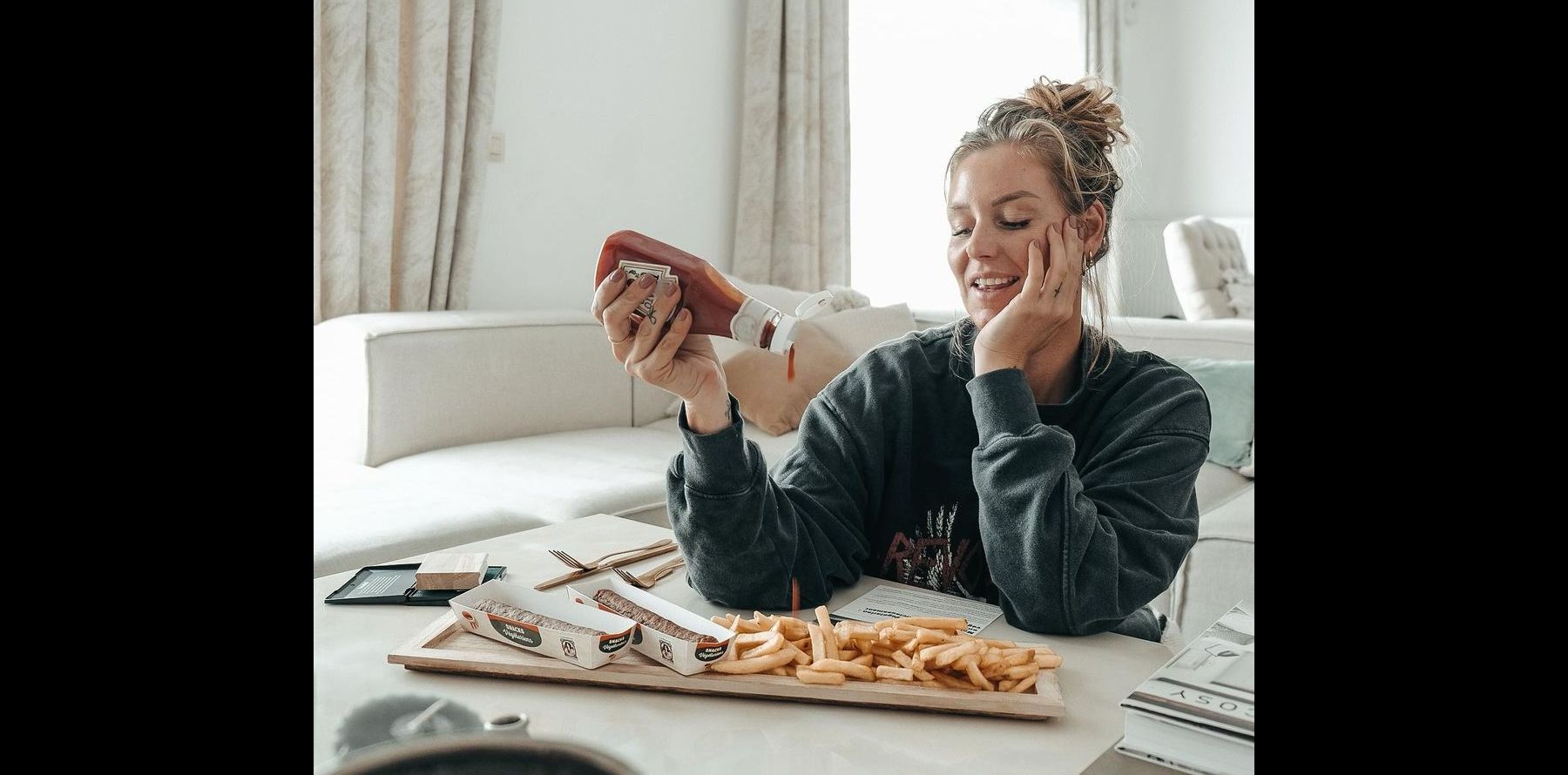 Aurélie Van Daelen Enceinte 2022 Aurélie Van Daelen, +6 kilos : Une deuxième grossesse ? Elle s'explique sur  sa prise de poids - Purepeople
