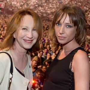 Exclusif - Nathalie Baye et sa fille Laura Smet - People au concert de Johnny Hallyday au POPB de Bercy a Paris - Jour 2. Le 15 juin 2013