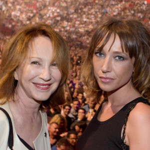 Exclusif - Nathalie Baye et sa fille Laura Smet - People au concert de Johnny Hallyday au POPB de Bercy à Paris - Jour 2. Le 15 juin 2013.
