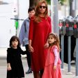 Exclusif - Eva Mendes fait du shopping avec ses filles Esmeralda et Amada dans les rues de Los Angeles, le 11 décembre 2019.