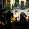 Le président américain Donald Trump et la première dame Melania Trump accueillent les enfants déguisés pour Halloween lors de la soirée devant la Maison Blanche, le 25 octobre 2020. 
