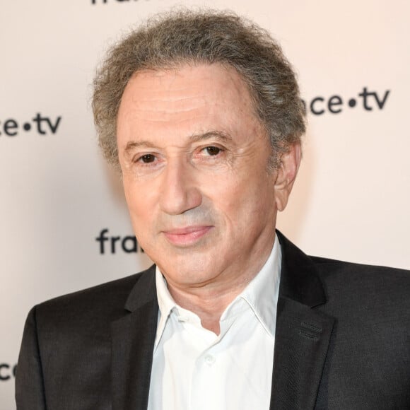 Michel Drucker au photocall de la conférence de presse de France 2 au théâtre Marigny à Paris le 18 juin 2019 © Coadic Guirec / Bestimage