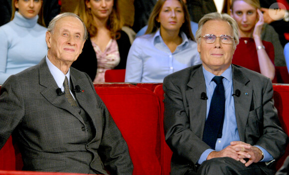 Philippe De Gaulle et Jean Piat sur le plateau de "Vivement Dimanche" en 2003.