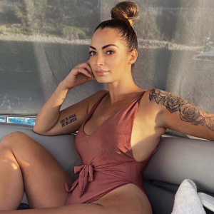 Emilie Nef Naf sexy sur Instagram