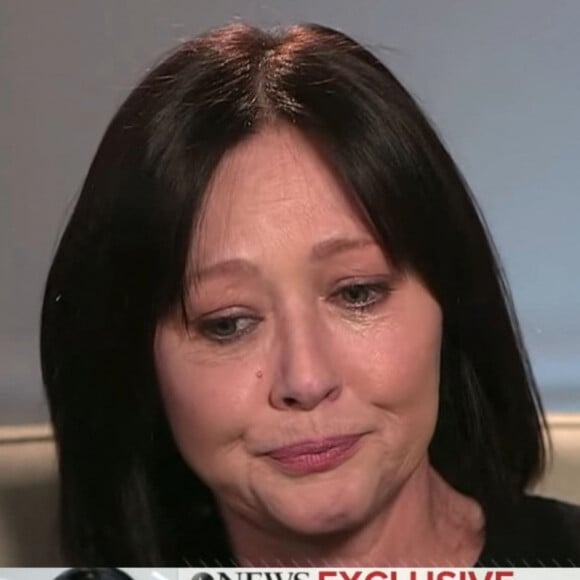 Shannen Doherty s'éffondre en larmes alors qu'elle annonce la rechute de son cancer du sein, stade 4, dans une interview de Good Morning America.