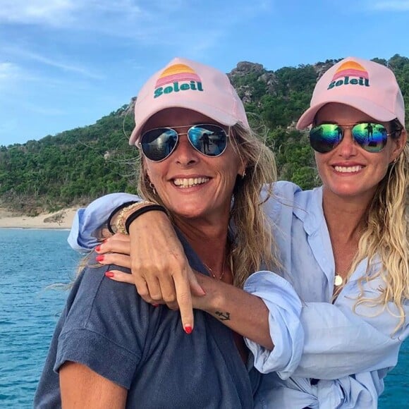 Laeticia Hallyday avec son amie Marie Poniatowski, femme de Pierre Rambaldi, lors de vacances à Saint-Barthélemy en août 2019.