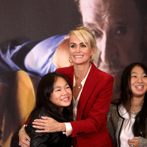 Laeticia Hallyday et ses filles Joy et Jade - Projection au Grand Rex à Paris des documentaires "Johnny USA" et "A nos promesses" à l'occasion de la Journée Spéciale Johnny, son rêve américain. Le 21 octobre 2020 © Jacovides-Moreau / Bestimage