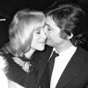 Alain Delon et Mireille Darc lors de la première du film "Doucement les basses".