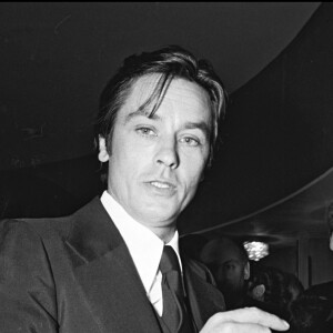 Alain Delon et Mireille Darc à un concert.