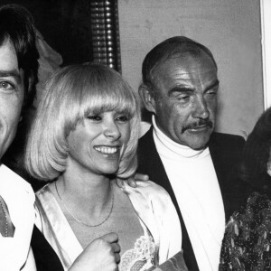 Alain Delon, Mireille Darc, Sean Connery et Regine a Marbella en 1979.
