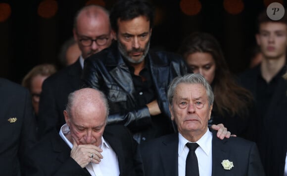 Pascal Desprez, Anthony Delon et Alain Delon - Sorties des obsèques de Mireille Darc en l'église Saint-Sulpice à Paris. Le 1er septembre 2017.