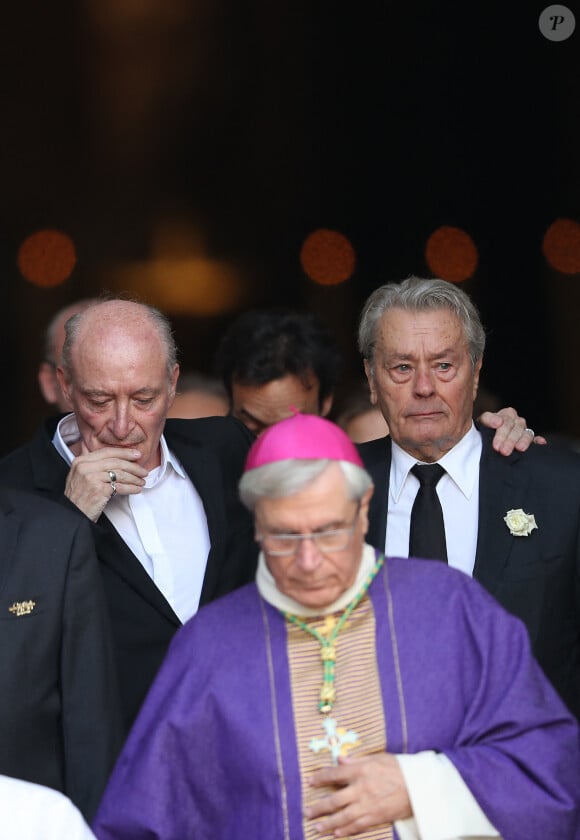 Monseigneur Di Falco, Pascal Desprez et Alain Delon - Sorties des obsèques de Mireille Darc en l'église Saint-Sulpice à Paris. Le 1er septembre 2017.